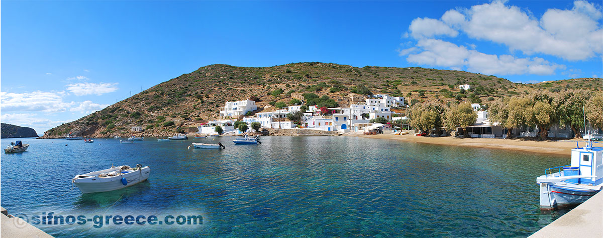 La piccola spiaggia a Vathi