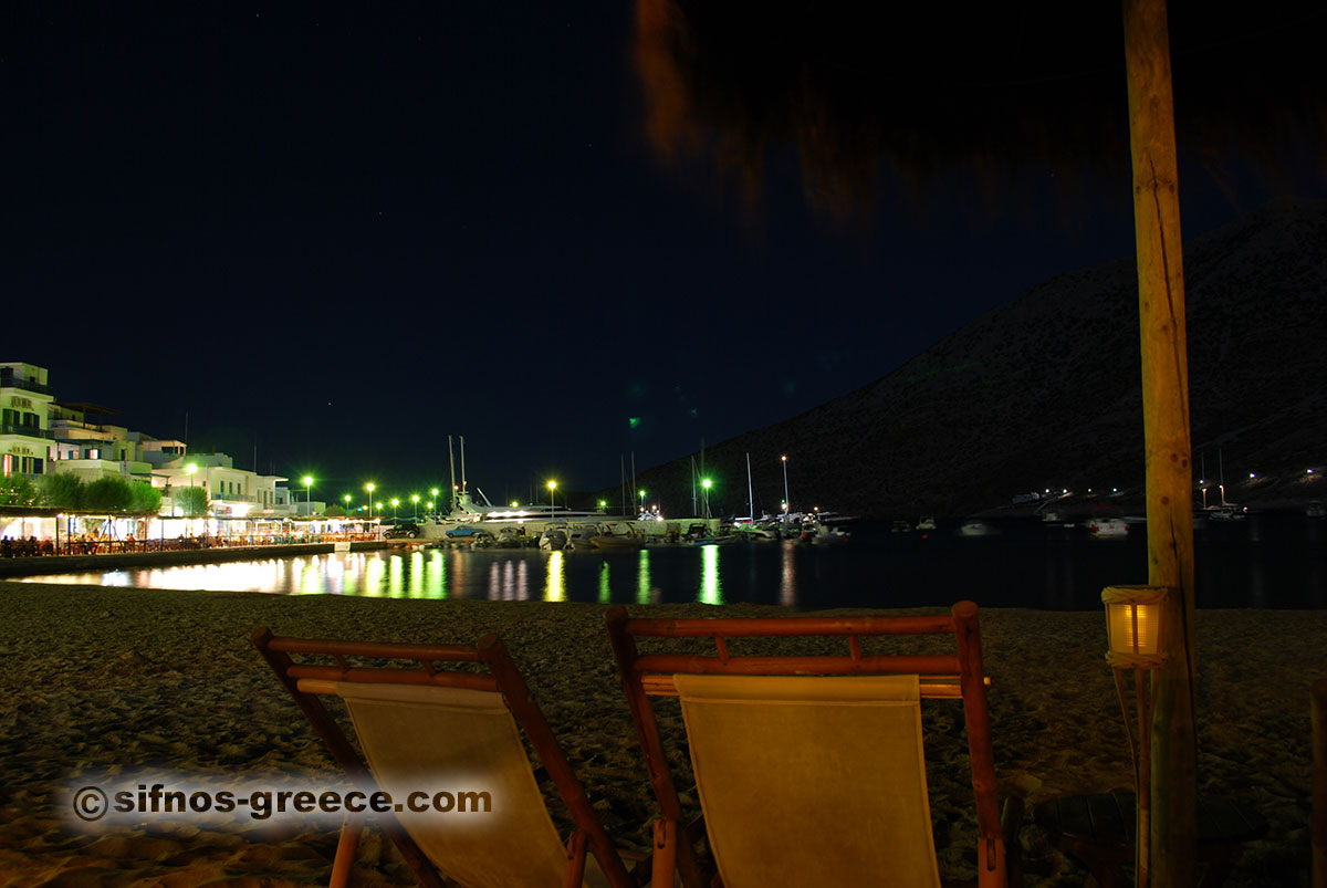 La vita notturna a Kamares de Sifnos